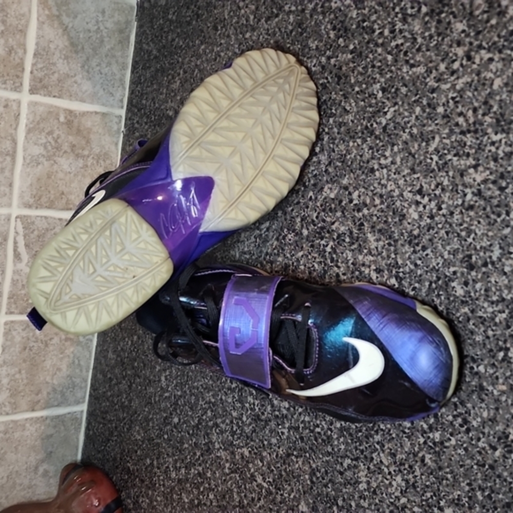 Nike Calvin Johnson training shoes - Picture 3 of 4